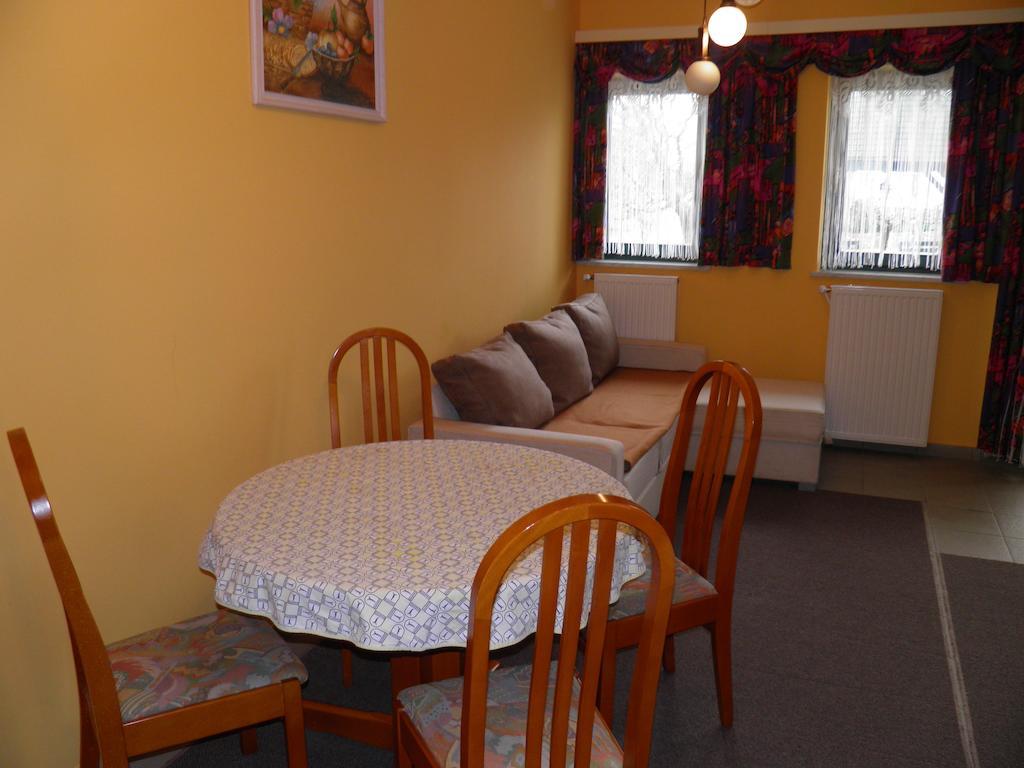 Pri Storklji Hotell Moravske-Toplice Rum bild